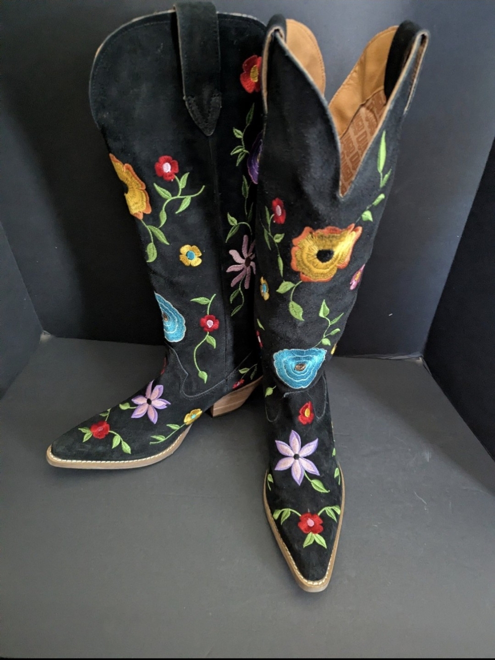 NWT Dingo Women's Flower Power Suede Tall Western Boots - Snip Toe
Size 10